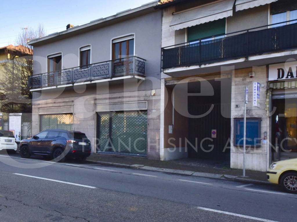 negozio in vendita ad Arcore