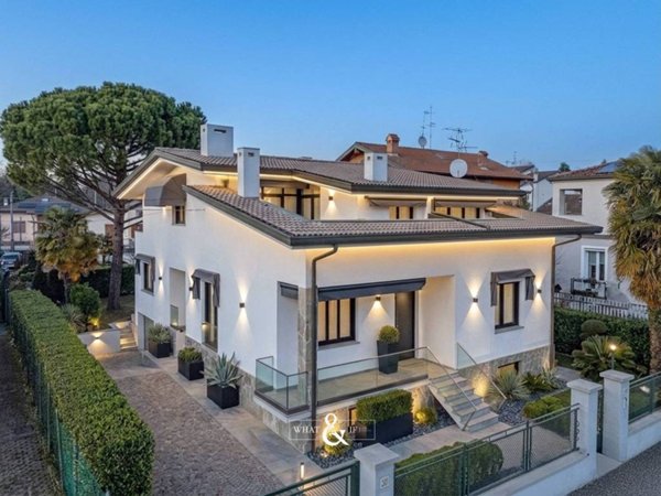 casa indipendente in vendita ad Arcore