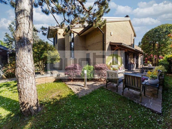 casa indipendente in vendita ad Arcore
