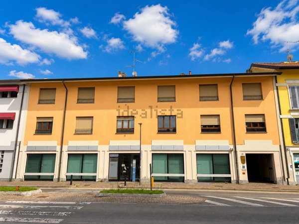 negozio in vendita ad Arcore
