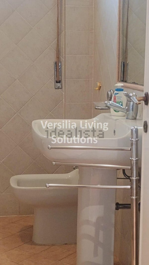 esercizio commerciale in vendita ad Arcore