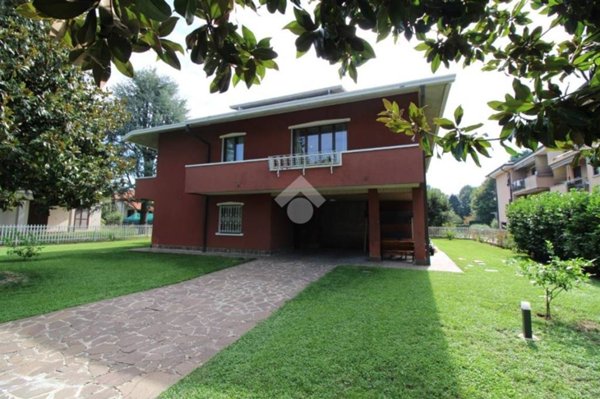 casa indipendente in vendita ad Arcore