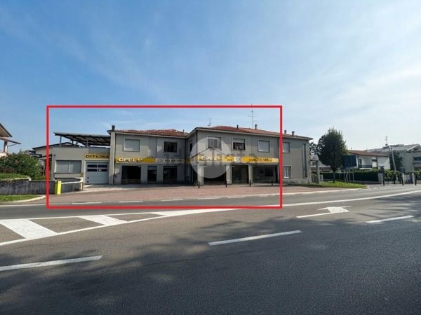 locale commerciale in vendita ad Arcore