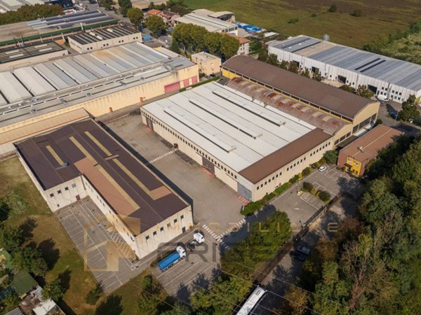 locale commerciale in vendita ad Arcore