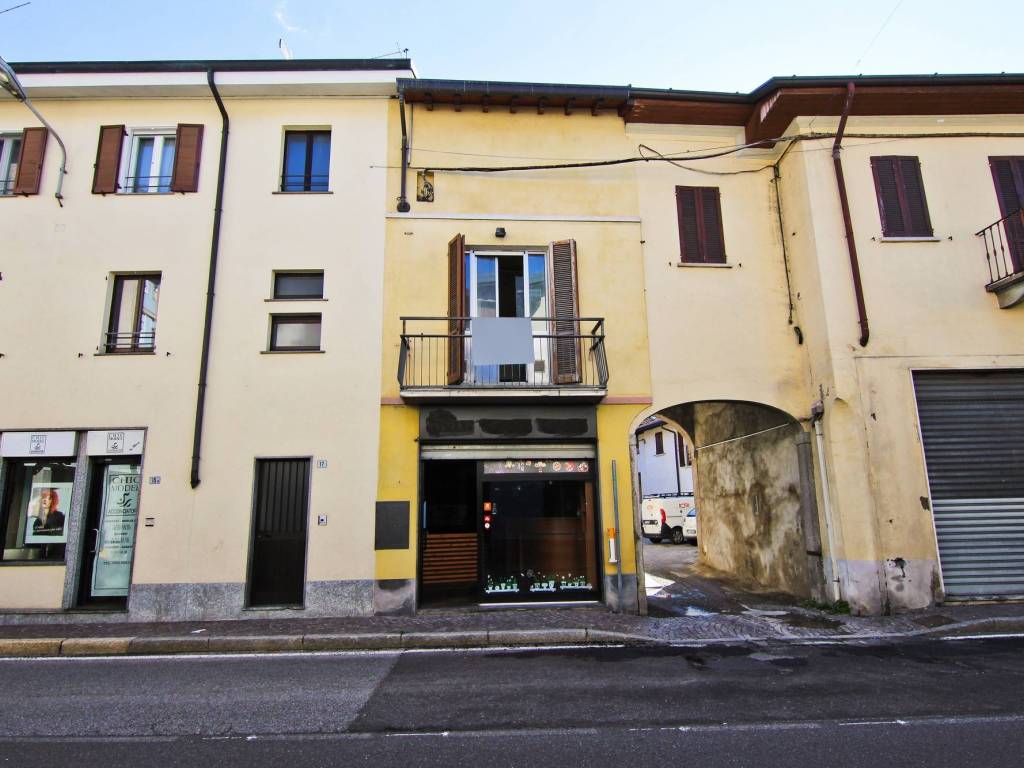 negozio in vendita a Barlassina