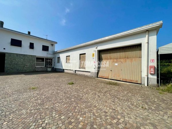locale commerciale in vendita a Barlassina