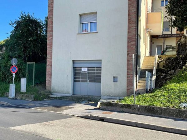 locale commerciale in vendita a Barlassina