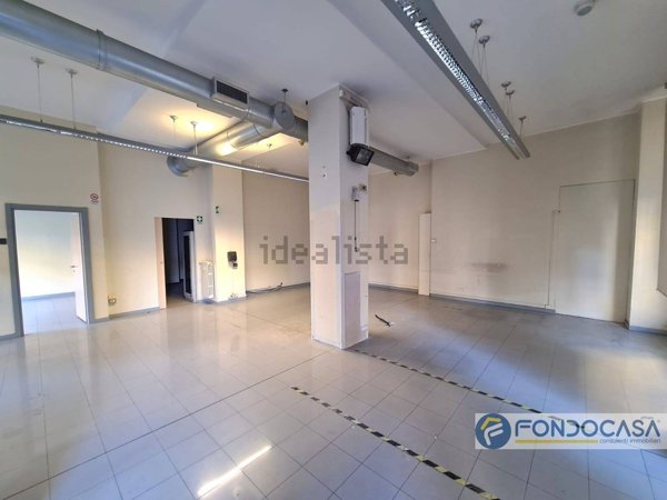 locale commerciale in vendita a Barlassina