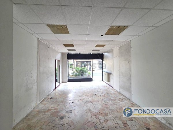 locale commerciale in vendita a Barlassina
