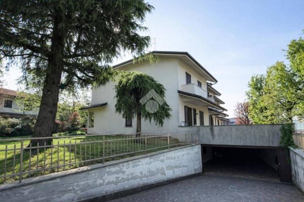 casa indipendente in vendita a Barlassina