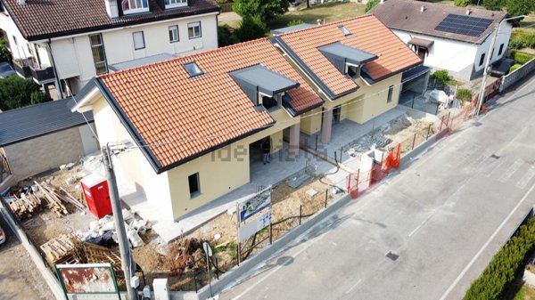 casa indipendente in vendita a Barlassina