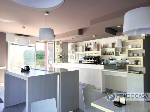 locale commerciale in vendita a Barlassina