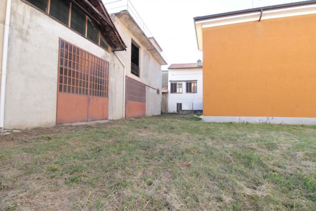locale di sgombero in vendita a Bellusco