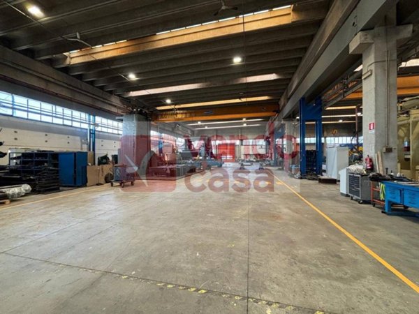 locale commerciale in vendita a Bellusco