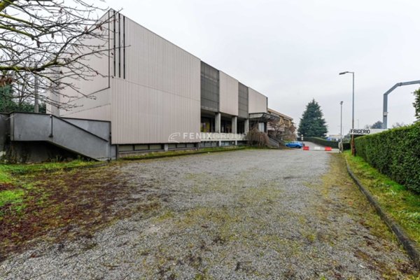 locale commerciale in vendita a Bellusco