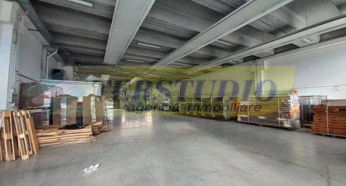 capannone in vendita a Bellusco
