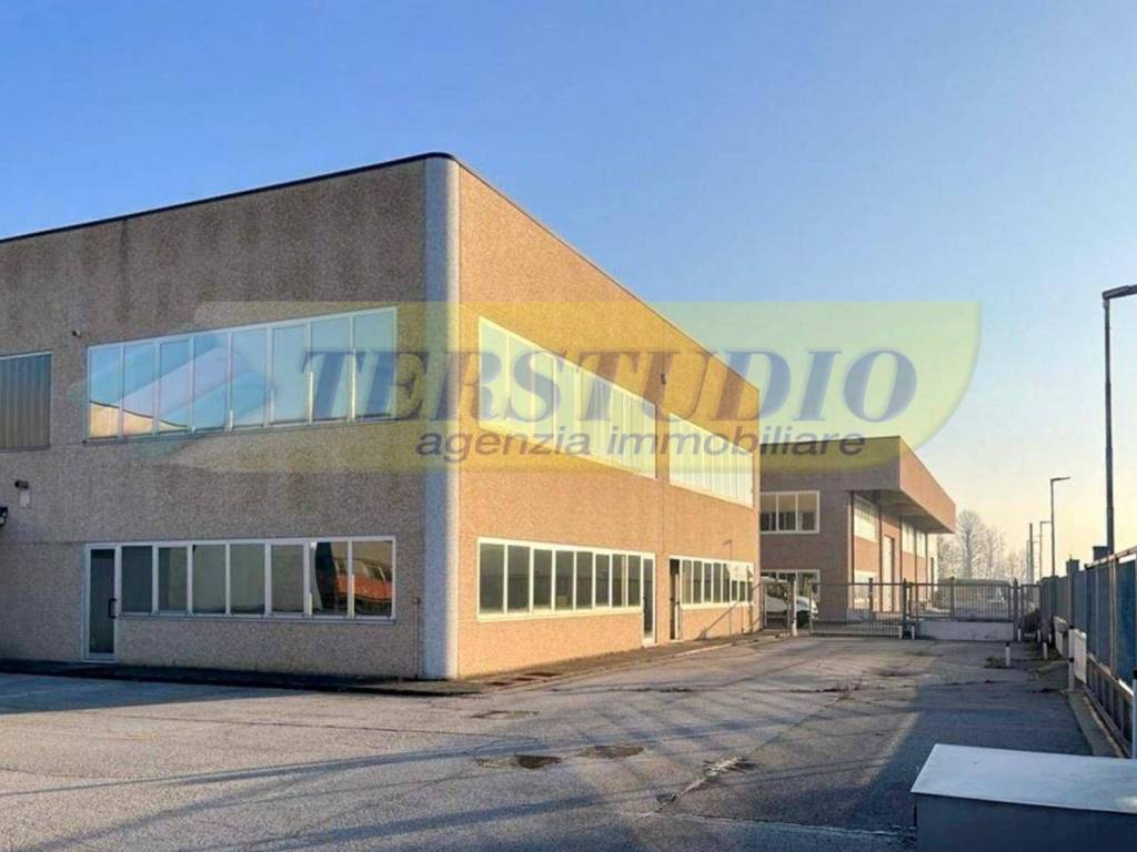locale commerciale in vendita a Bellusco