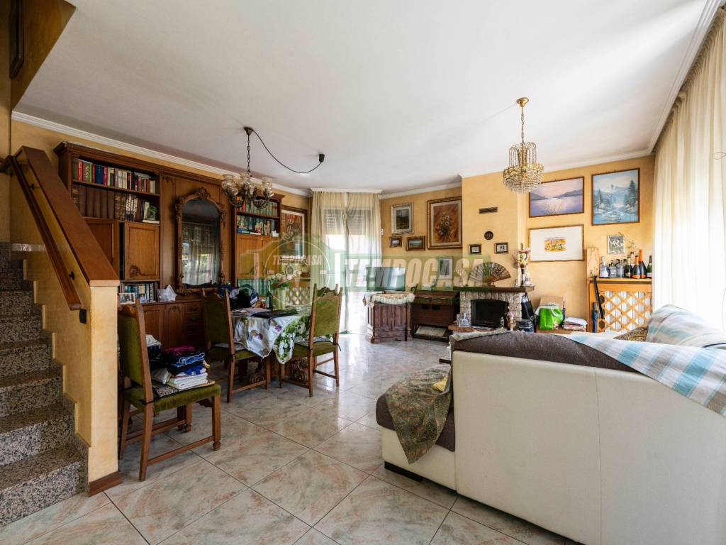 casa indipendente in vendita a Bernareggio in zona Villanova