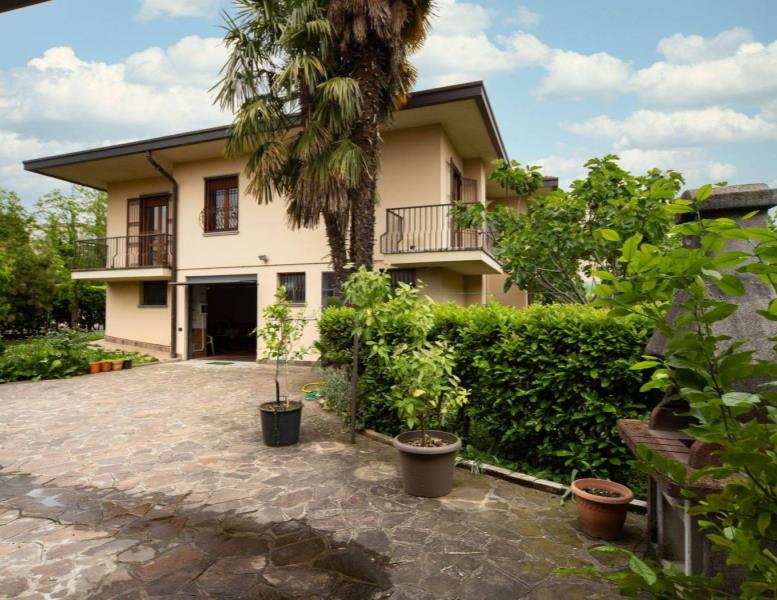 casa indipendente in vendita a Bernareggio