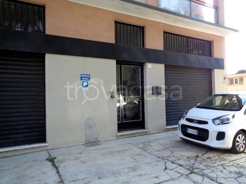 negozio in vendita a Bernareggio