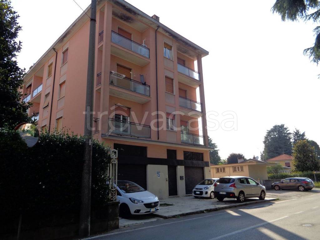 negozio in vendita a Bernareggio