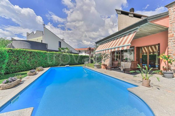 casa indipendente in vendita a Bernareggio