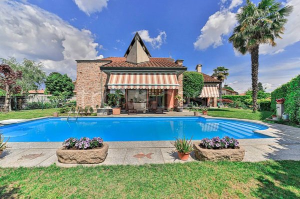 casa indipendente in vendita a Bernareggio