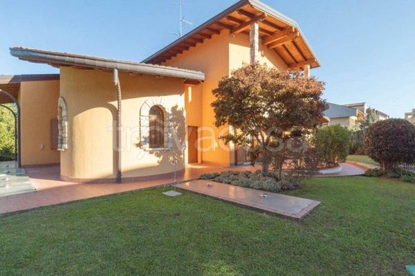 casa indipendente in vendita a Bernareggio in zona Villanova