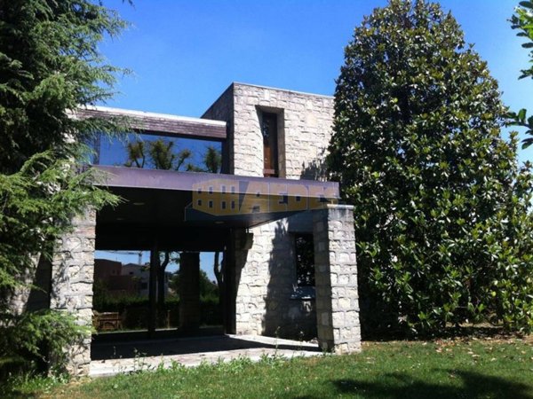 casa indipendente in vendita a Bernareggio