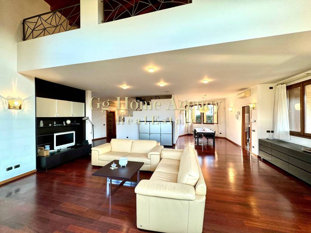 casa indipendente in vendita a Bernareggio