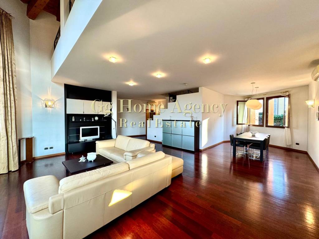 casa indipendente in vendita a Bernareggio
