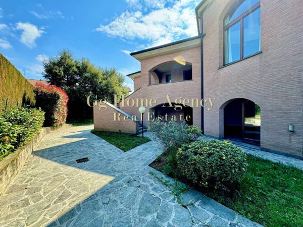 casa indipendente in vendita a Bernareggio