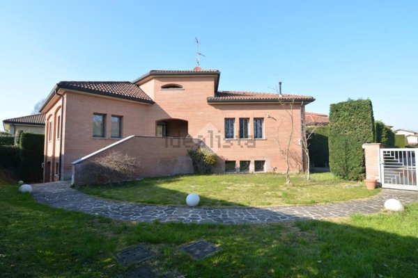 casa indipendente in vendita a Bernareggio