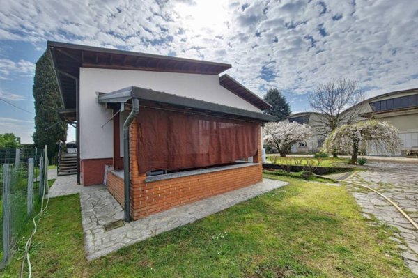 casa indipendente in vendita a Bernareggio