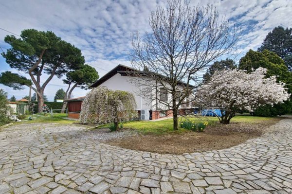 casa indipendente in vendita a Bernareggio