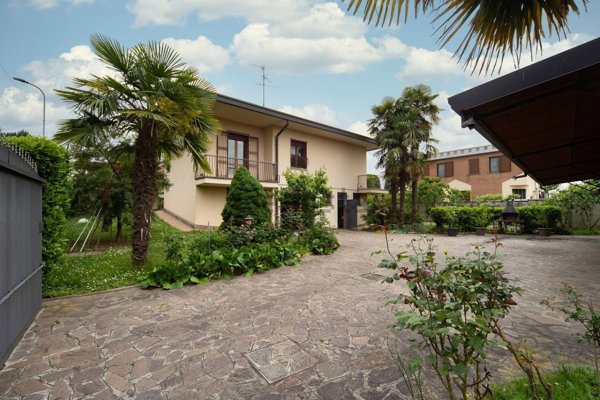 casa indipendente in vendita a Bernareggio