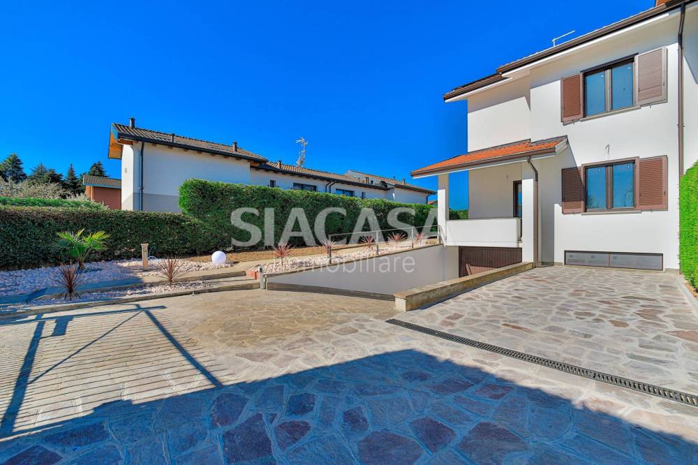 casa indipendente in vendita a Bernareggio