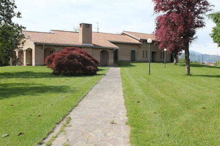 casa indipendente in vendita a Bernareggio