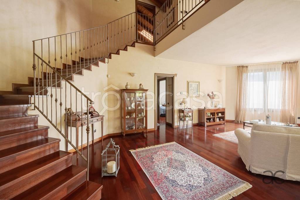 casa indipendente in vendita a Bernareggio