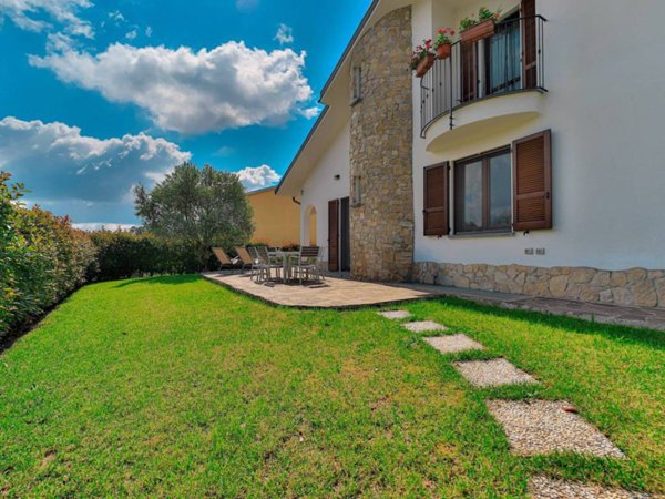 casa indipendente in vendita a Bernareggio in zona Villanova
