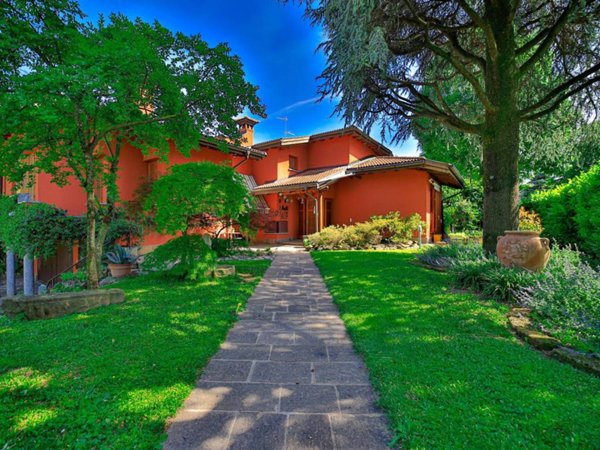 casa indipendente in vendita a Bernareggio
