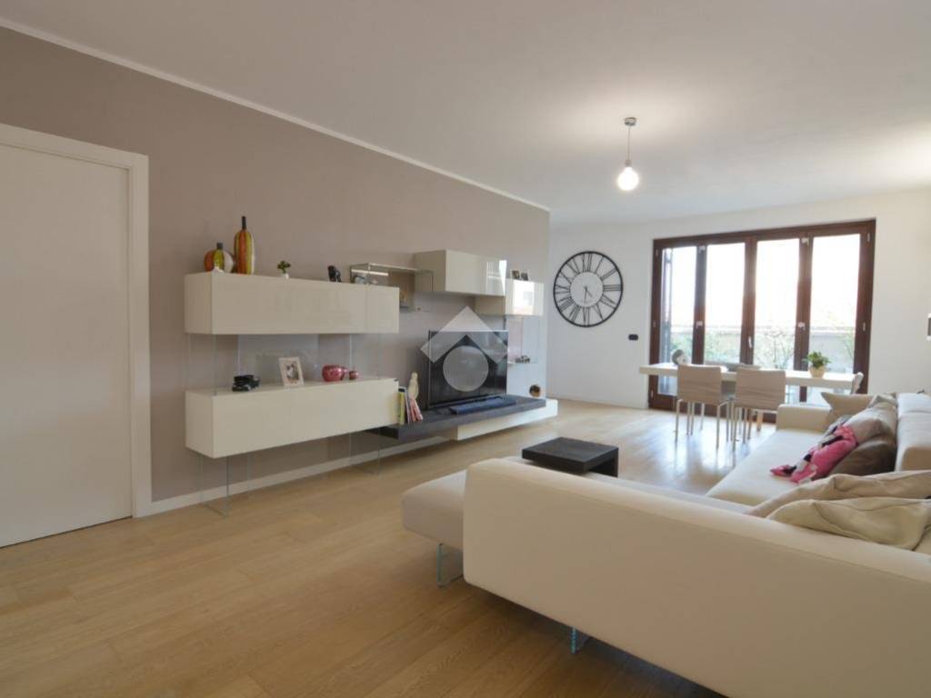 appartamento in vendita a Bernareggio