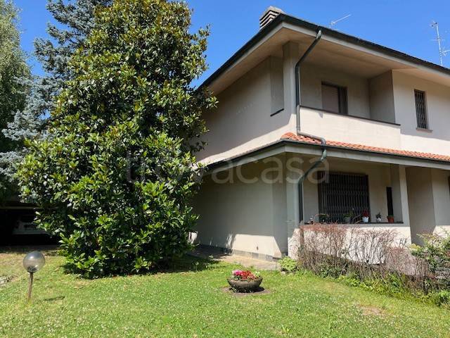 casa indipendente in vendita a Bernareggio
