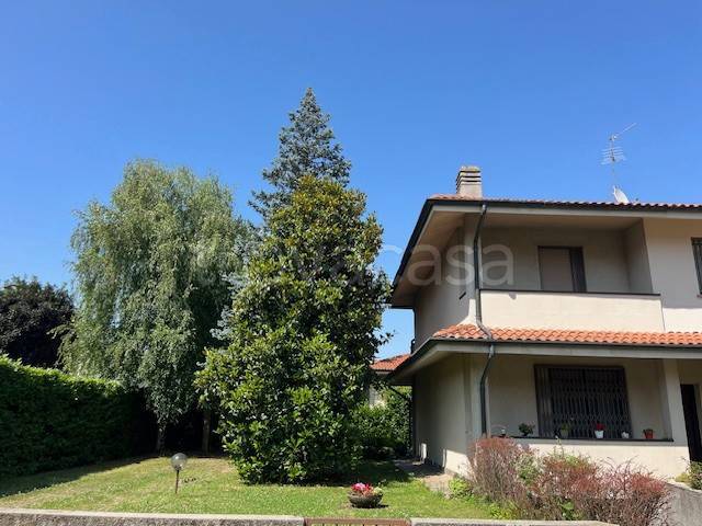 casa indipendente in vendita a Bernareggio