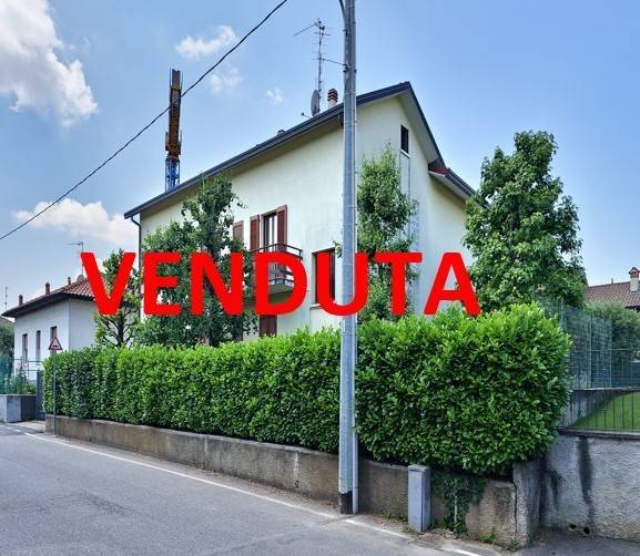casa indipendente in vendita a Bernareggio
