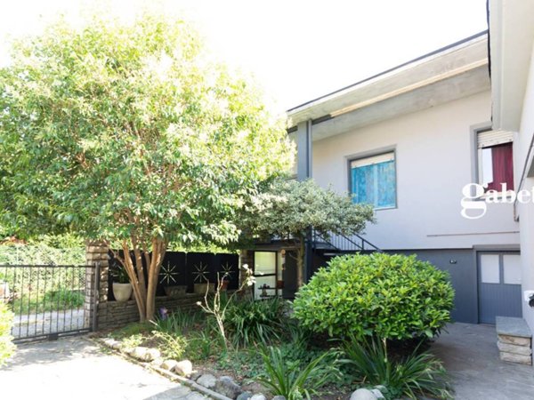 casa indipendente in vendita a Bernareggio
