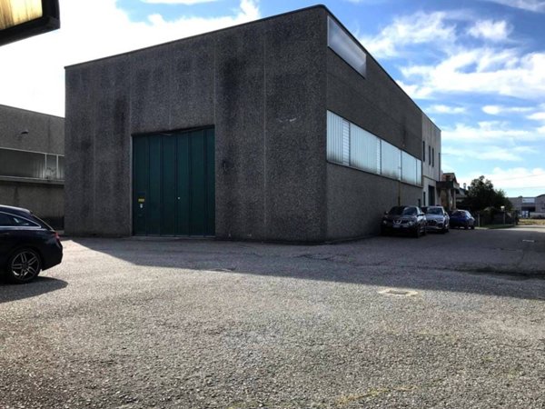 casale in vendita a Bernareggio