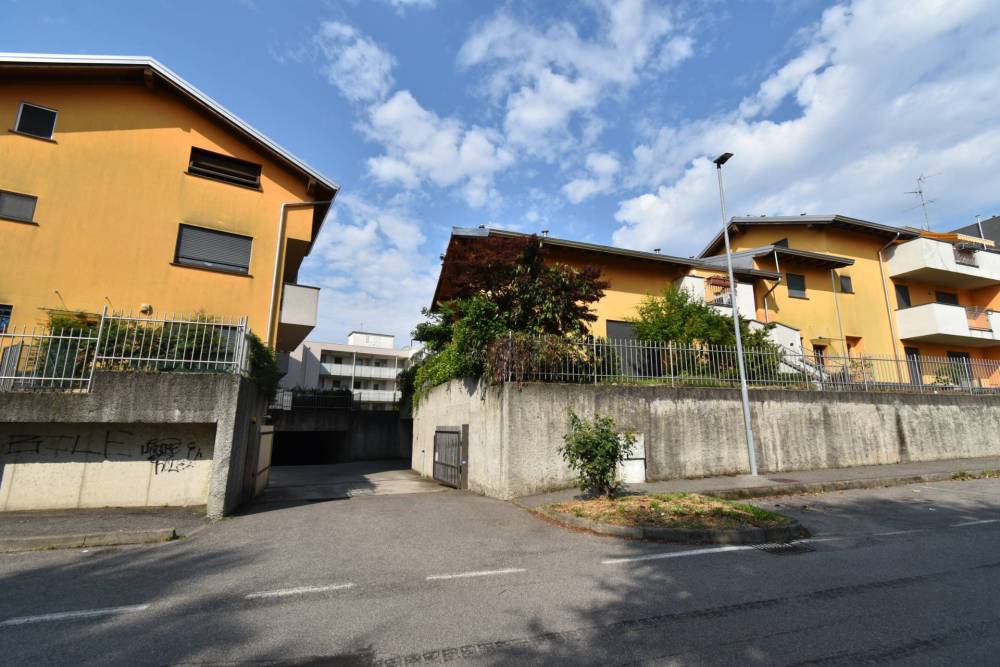locale di sgombero in vendita a Bernareggio