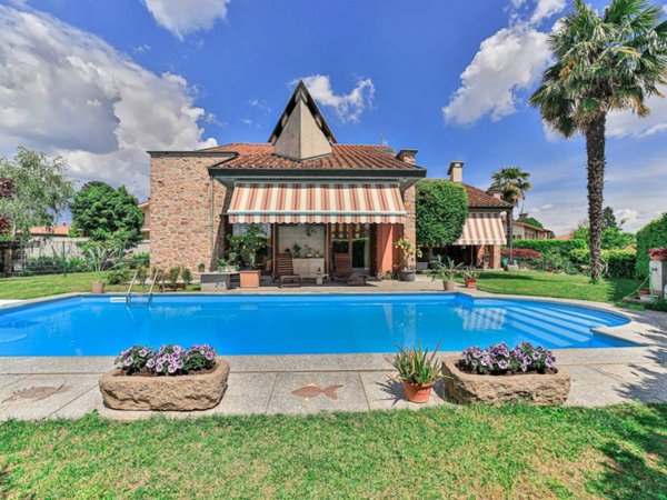 casa indipendente in vendita a Bernareggio in zona Villanova