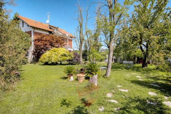 casa indipendente in vendita a Bernareggio
